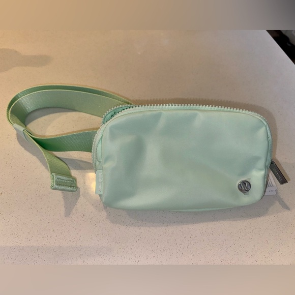 Lululemon everywhere belt bag - Picture 1 of 5